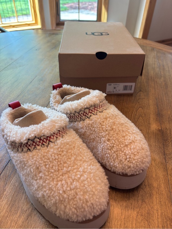 UGG Shoes - UGG Womens Cream Sherpa Slip-On Slippers with Red Stitch Accent. Worn twice.
